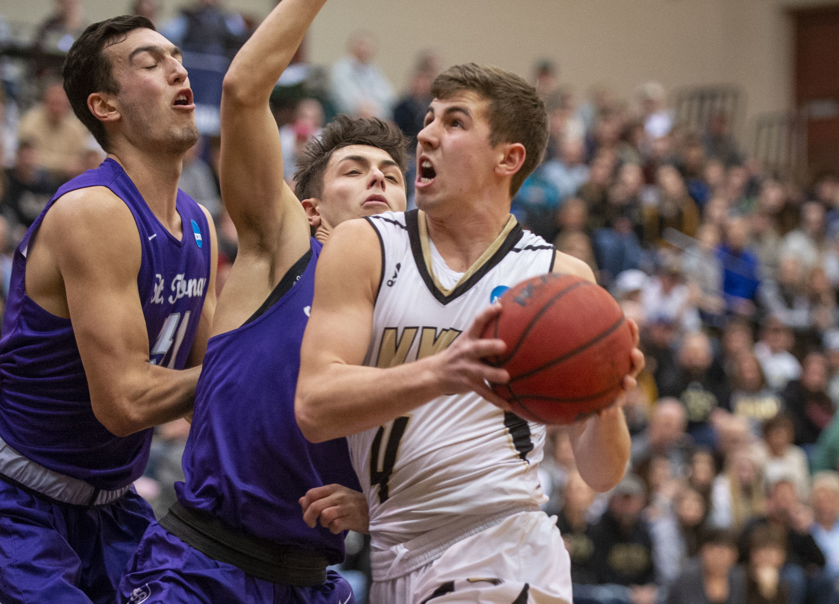 St. Thomas vs. Nebraska Wesleyan, 3.2
